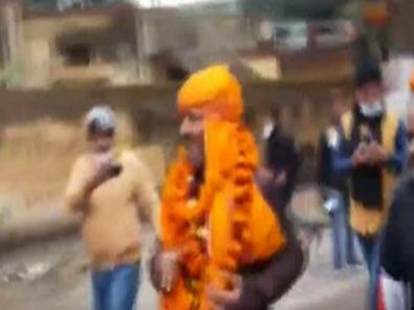 Upendra Tiwari running to file nomination. (ANI/photo)