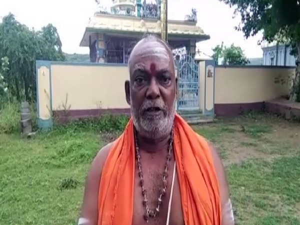 Lord Neelakantheswara temple head priest Sadasiva Sarma in Peddavaram village on Saturday. Photo/ANI