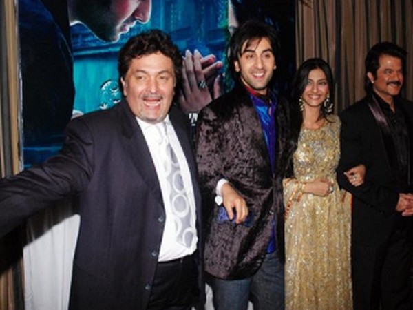 Late actor Rishi Kapoor with Anil Kapoor, Sonam Kapoor and Rishi Kapoor (Image Source: Instagram)