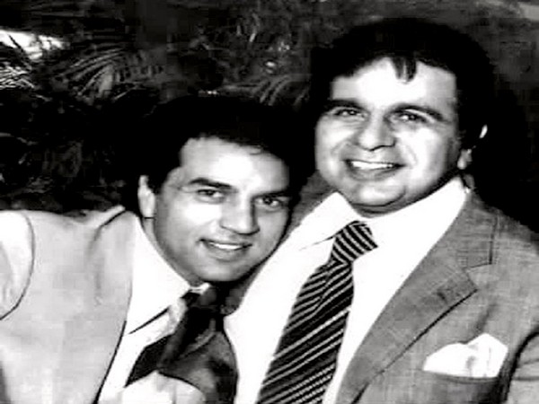 Dharmendra Deol with Dilip Kumar (Image source: Twitter)