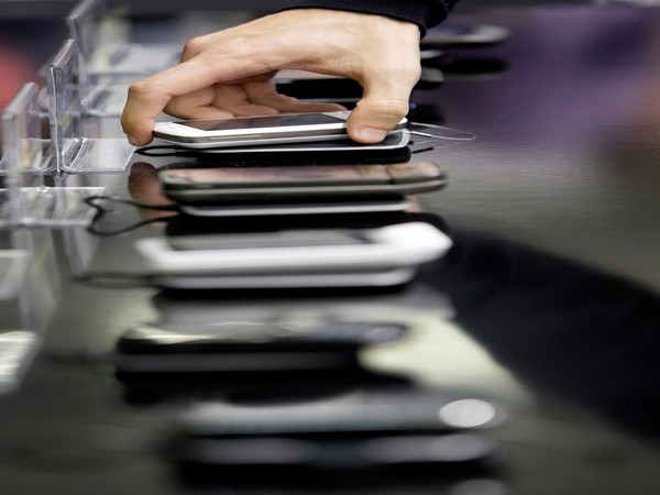 Samsung rolls off UV Sterilizer with wireless charging in India