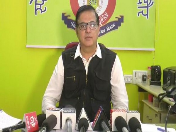 Indore STF SP, Manish Khatri speaking to reporters. (Photo/ANI) 