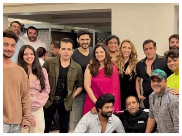 Iulia Vantur's birthday (Image source: Twitter)