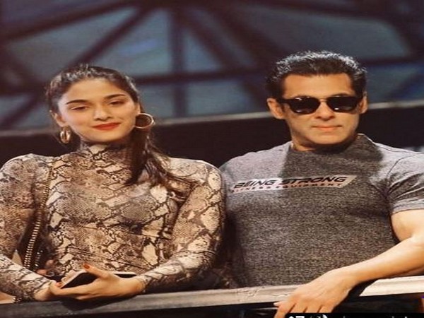 Salman Khan and Saiee Manjrekar (Image Courtesy: Instagram)