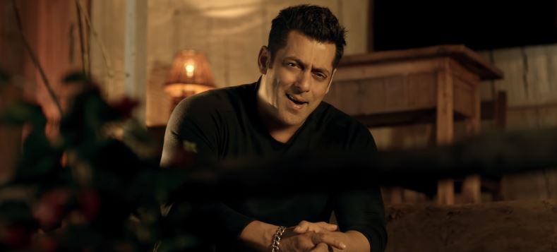 Salman Khan in a still from 'Main Taare' (Image courtesy: YouTube)
