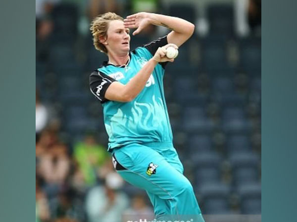 Bowler Sammy-Jo Johnson (Image: Sammy-Jo Johnson's Twitter)