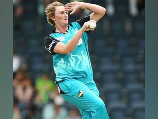 Bowler Sammy-Jo Johnson (Image: Sammy-Jo Johnson's Twitter)