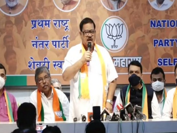 Former Nashik MLA Balasaheb Sanap joined BJP in presence of Devendra Fadnavis and Chandrakant Patil on Monday.