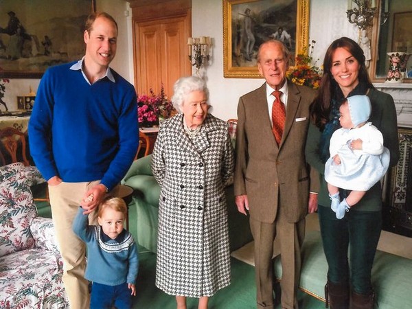Prince William with Queen Elizabeth, late Prince Philips, Kate Middleton and his children (Image Source: Twitter)