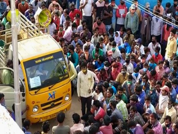 Migrant workers in Sundarapuram area of Coimbatore on Wednesday. [Photo/ANI]