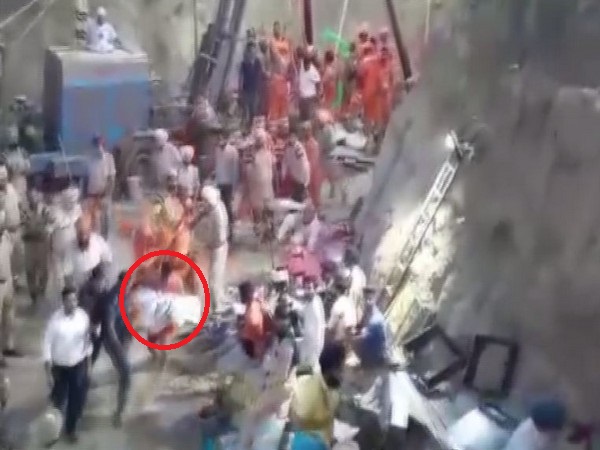 Visuals from the rescue operation site. 
