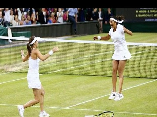 Sania Mirza and Martina Hingis after winning Wimbledon 2015 (Photo/ Sania Mirza Instagram)