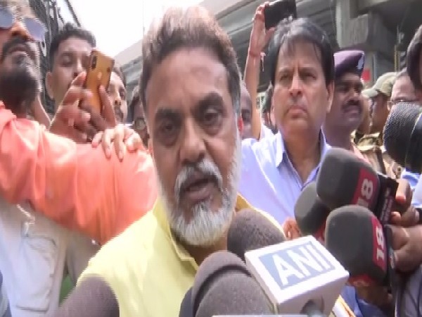 Sanjay Nirupam speaking to media in Mumbai, Maharashtra.