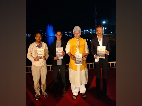 Mahaveer Jain, Aamir Khan, J-K Lt Gov Manoj Sinha, Rajkumar Hirani (L to R)