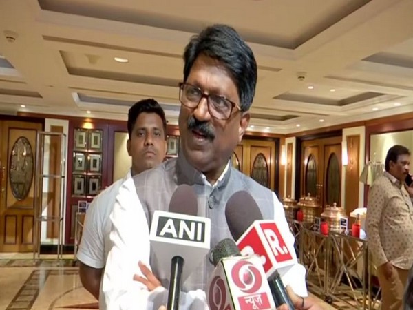 Minister of Heavy Industries and Public Enterprise Arvind Sawant speaking to reporters in Mumbai. Photo/ANI