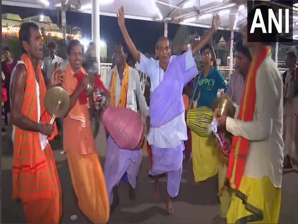Visuals of pilgrims at Puri (Photo/ANI)