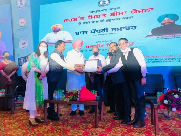 The Health Minister, Balbir Singh Sidhu with SBI General Insurance Team