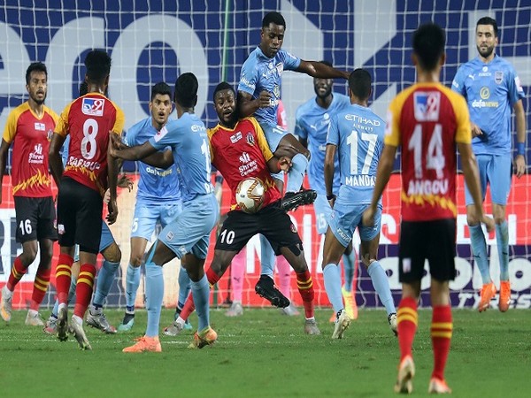East Bengal players in action (Photo/ Sportzpics)
