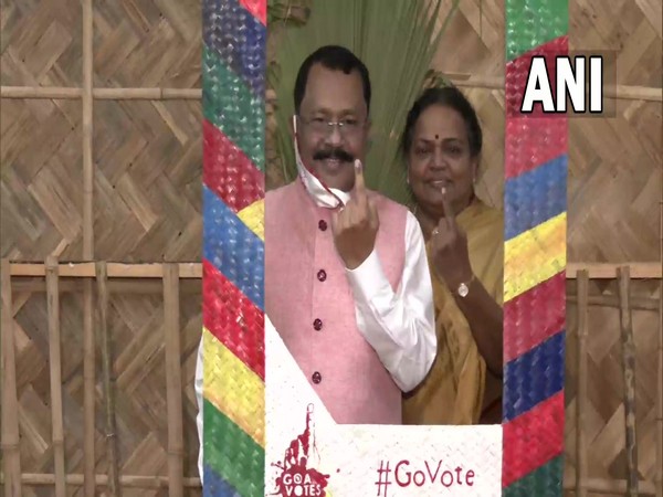 Goa Governor, wife cast votes in Taleigao Assembly constituency (Photo/ANI)