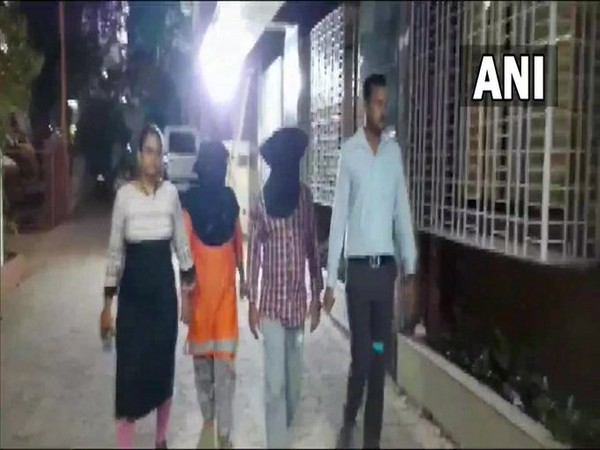 DCP Squad arrested two drug peddlers in Mumbai. (Photo/ANI)