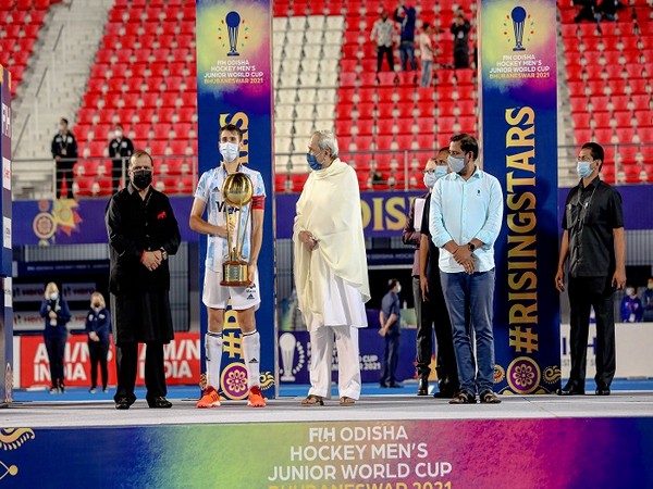Odisha CM Naveen Patnaik during the presentation ceremony (Image: Hockey India)
