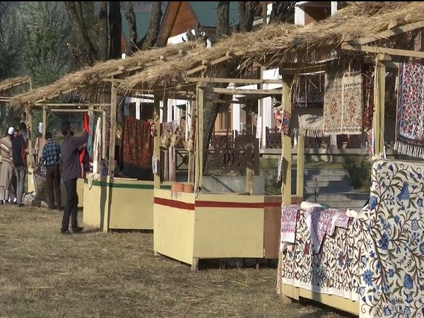 Handicraft stalls at the Autumn Festival in Pahalgam. (Photo/ANI)