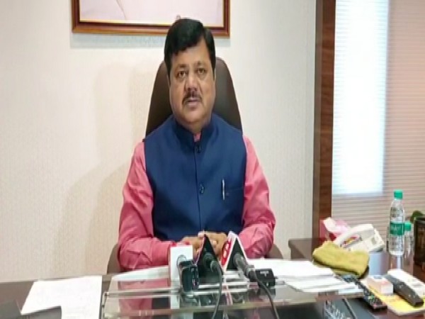 Leader of Opposition in Maharashtra Legislative Council Pravin Darekar speaking to media on Sunday (ANI).