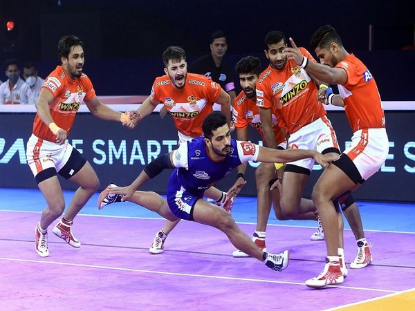 Haryana Steelers' Vikash Khandola in action against Gujarat Giants (Photo: PKL)