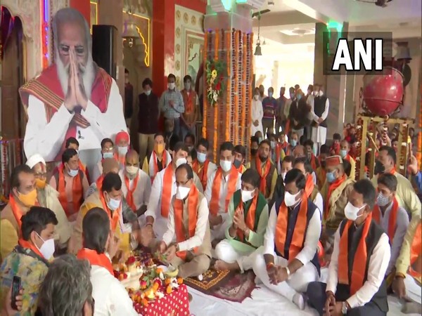 Madhya Pradesh CM performs special prayers for long life of PM Modi 