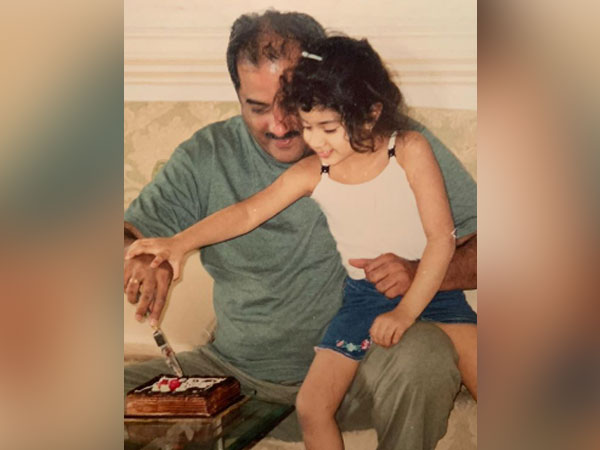 Childhood picture of Janhvi Kapoor with her producer father Boney Kapoor (Image Source: Instagram)