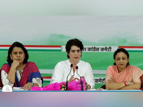 Congress leader Priyanka Gandhi Vadra (centre) (Photo/ANI)
