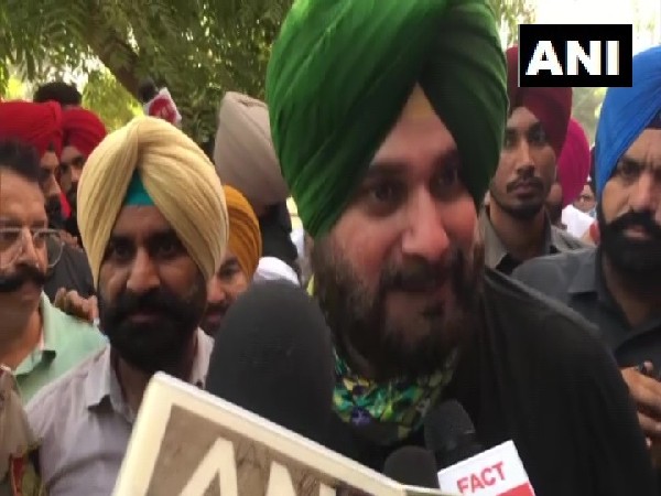 Congress leader Navjot Singh Sidhu released from Sarangpur Police Station (Photo/ANI)