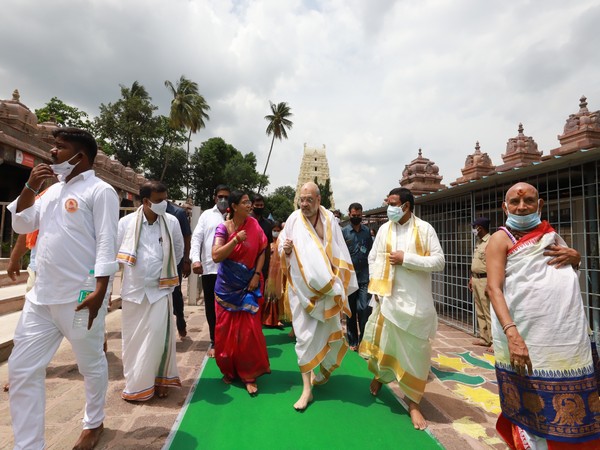 Visual of Union Minister Amit Shah, others at Mallikarjuna Swamy Temple (Photo/Twitter)