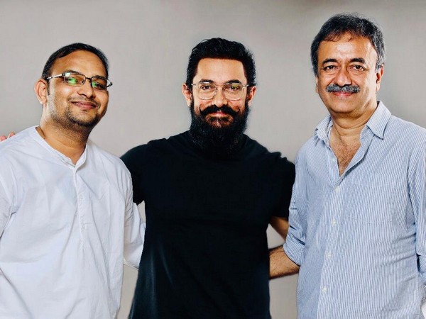 Mahaveer Jain, Aamir Khan, Rajkumar Hirani (L to R)