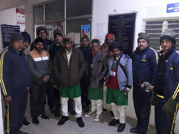 Rescued peole with SDRF team