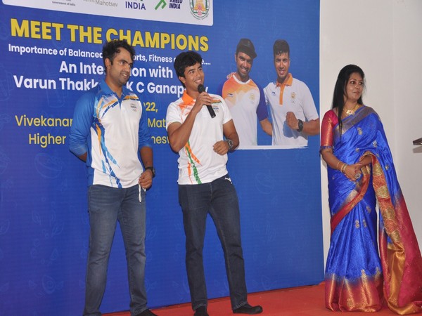 Varun Thakkar and KC Ganapathy addressing students of Vivekananda Vidyalaya (Image: SAI Media)