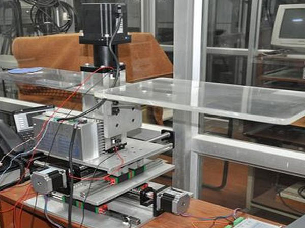 Axes X-Y-Z motion platform that can move platform to copy the lung tumor motion during human breathing (Photo/PIB)