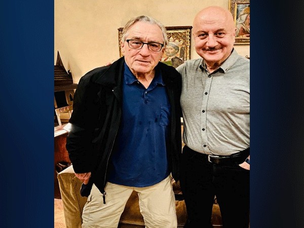 Anupam Kher with Robert De Niro (Image source: Instagram)
