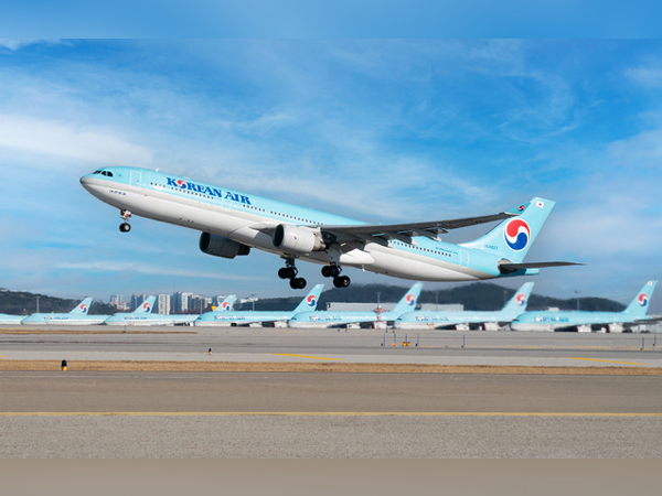 Korean Air awarded Oscar in aviation industry, 'Coping COVID-19 excellently.' (Photo description: Korean Air Airbus 330)