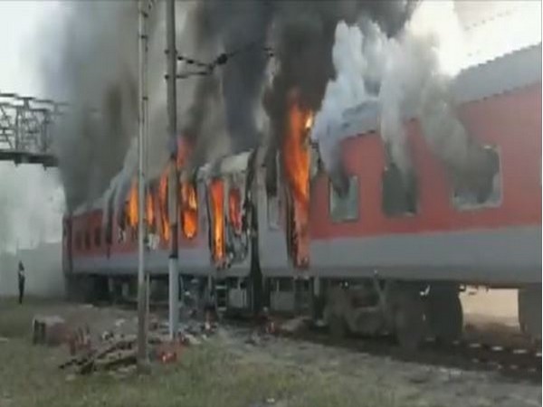 Visual of fire in train coaches (Photo/ANI)