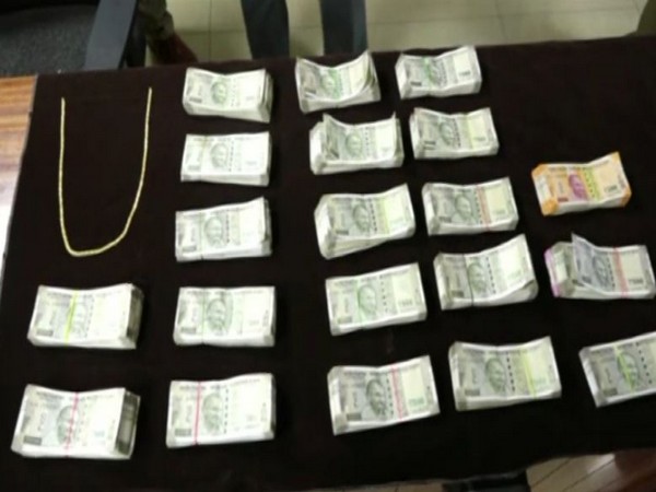 Visual of the seized cash and gold. (Photo/ANI)