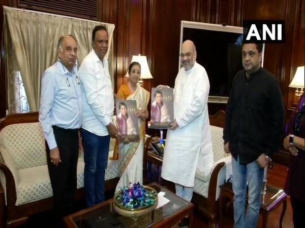 Union Home Minister Lata Mangeshkar releasing 