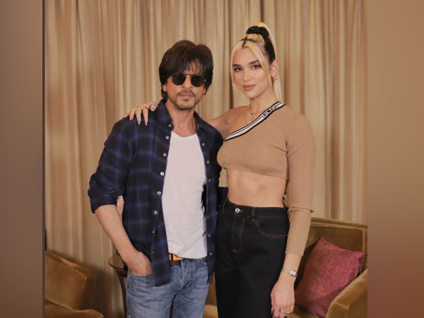 Shah Rukh Khan along with Dua Lipa (Image courtesy: Twitter)