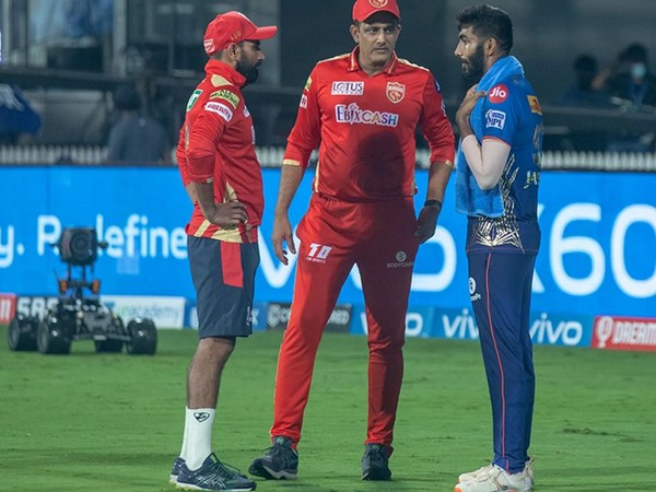 Punjab Kings pacer Mohammad Shami, Anil Kumble, and Mumbai Indians bowler Jasprit Bumrah (Image: BCCI/IPL)