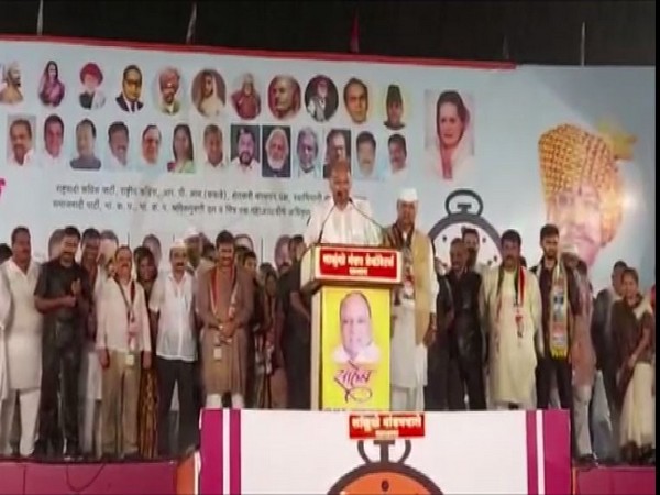 NCP chief Sharad Pawar address the rally in Satara amid heavy rain. Photo/ANI