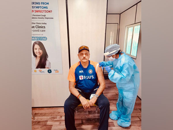 Ravi Shastri receiving Covid-19 vaccine jab (Image Courtesy: Ravi Shastri Twitter)