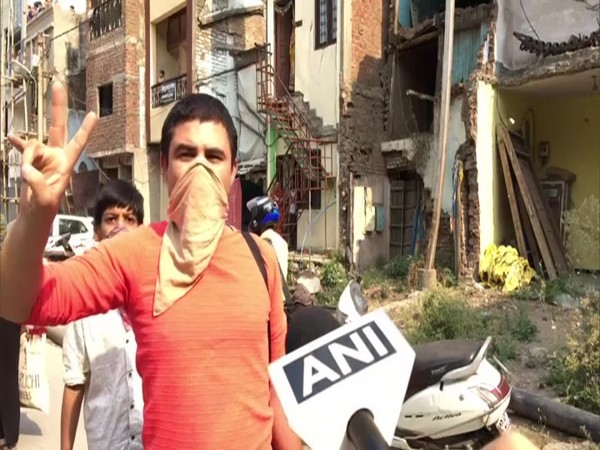 Sher Akaban, one of the 48 people released from quarantine in Tatpatti Bakhal area. Photo/ANI