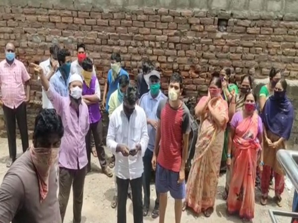 Residents of Piduguralla in Andhra Pradesh's Guntur district gathered outside the Palnadu Hospital. (Photo/ANI)