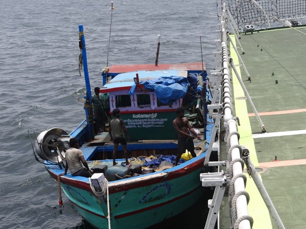 Ship Vaibhav saved a fishing boat in distress due to flooding in Manappad, Tamil Nadu.