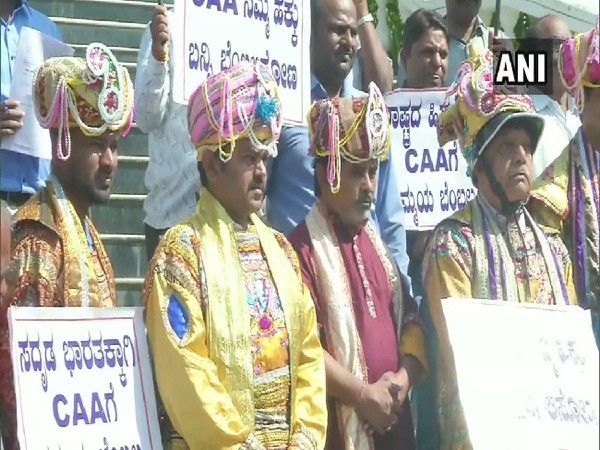 A group of writers, theater persons and environmentalists dressed in the attire of kings gathered outside the Deputy Commissioner's office in Shivamogga today